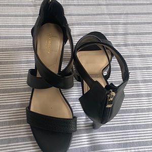 Cute cross strap sandals!